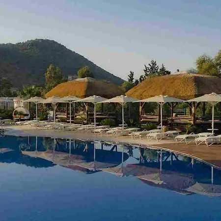 Club Mavi Otel 4*